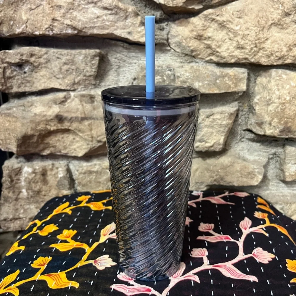 Starbucks 2023 Blue Twisted Glass Tumbler Grande 16oz 532 ML NWT